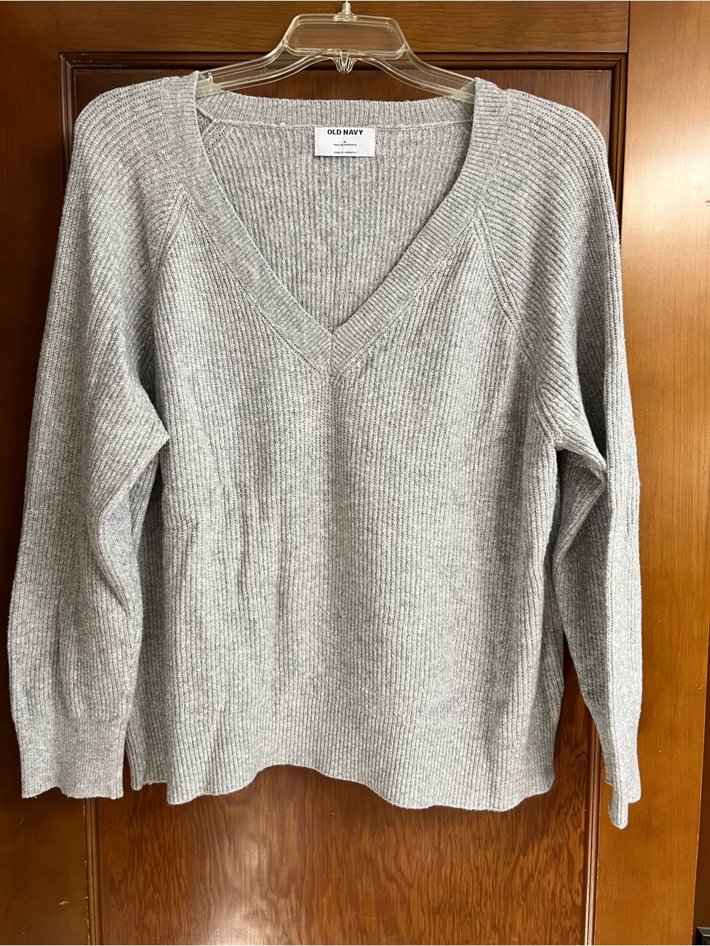 Old Navy Women's Gray V-Neck Ribbed Sweater size xl